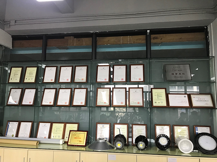 公司证书摆架照片